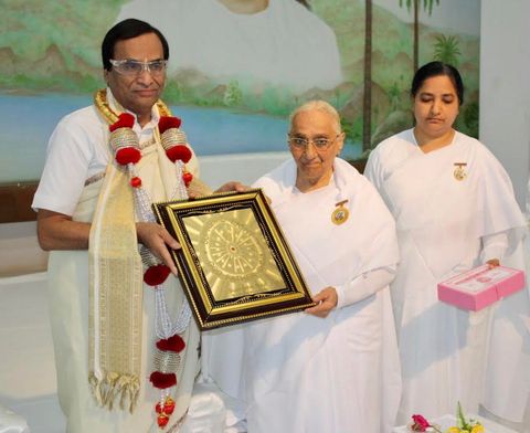 Honoured by Dadi Ratan Mohini Ji of Brahma Kumaris, World Meet, Mount Abu, February 2018