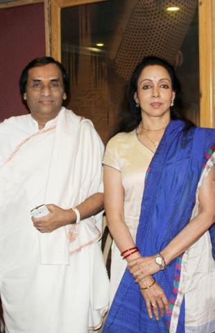 Kavi Narayan Agrawal with Smt. Hema Malini