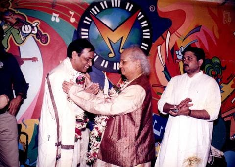 Pt. Jasraj honouring Kavi Narayan Agrawal