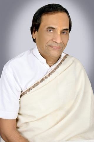 Kavi Narayan Agrawal 'Das Narayan', studio portrait in white