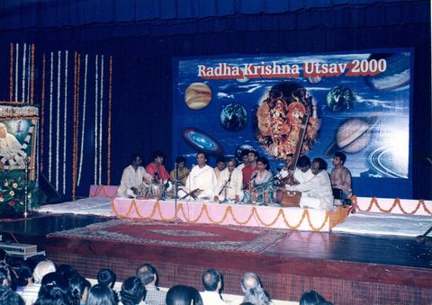 Radha Krishna Utsav 2000, ISKCON Juhu: musicians on stage before the festival backdrop