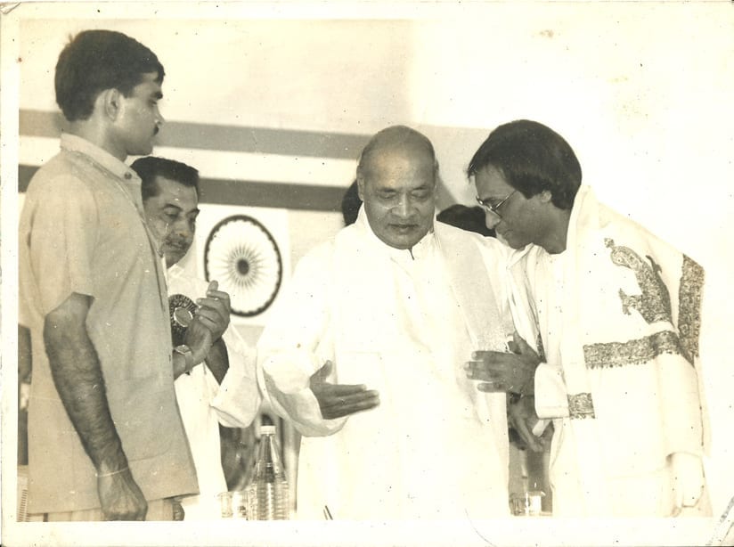 Former Prime Minister Shri P. V. Narasimha Rao honouring Kavi Narayan Agrawal on stage