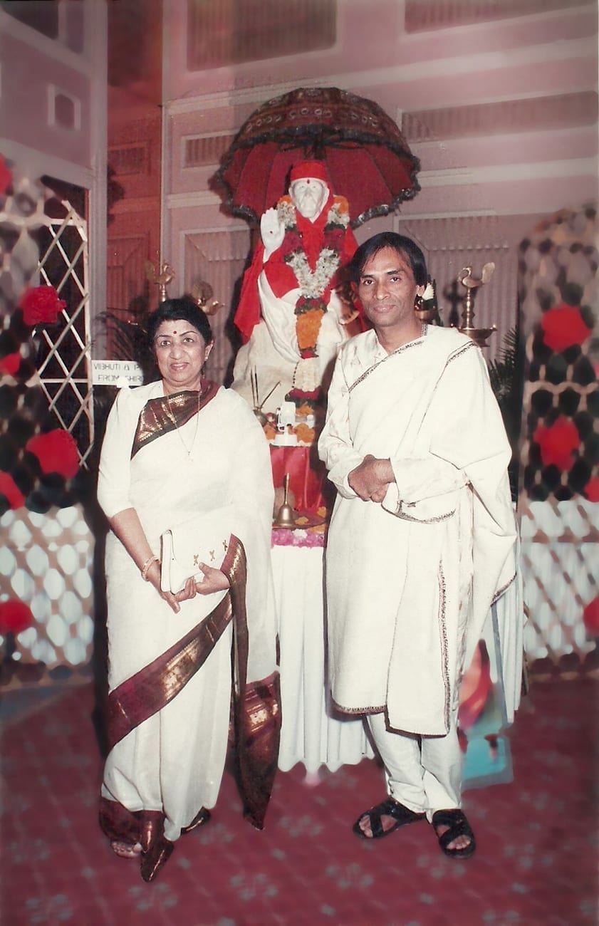 Bharat Ratna Lata Mangeshkar with Kavi Narayan Agrawal